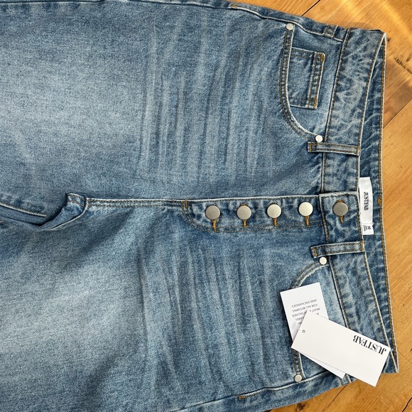 Just Fab Ripped Denim Jeans NWT - Picture 4 of 5